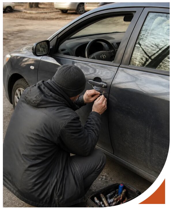 Профессиональное вскрытие автомобиля Тойота без повреждений в Муравленке